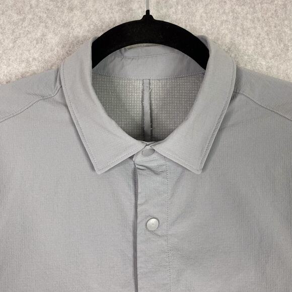 Lululemon Shirt Mens M Grey Double Pocket Overshirt Short Sleeve Snap Closure - Picture 2 of 6
